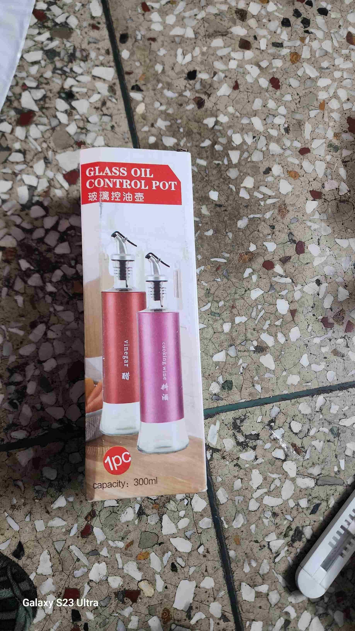 Automatic Oil Dispenser Bottle – Leak-Proof Glass Oil Pot with Flip Cap for Kitchen Use